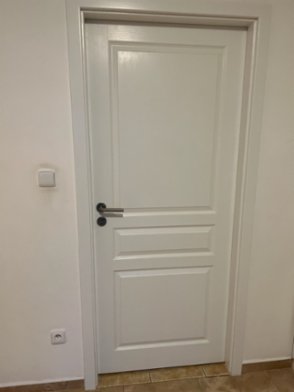 Vnitřní bílé dveře, lamino - 80 levé