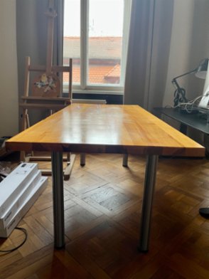 Stůl s deskou z masivní borovice