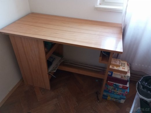 Školní stůl pevné dřevo pro první stupeň