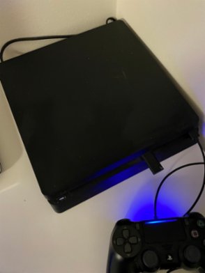 PS4 + 2 ovladače a obrazovka