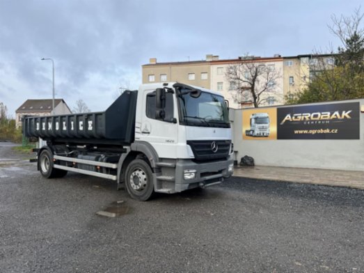 Mercedes-Benz, pro přepravu kontejnerů